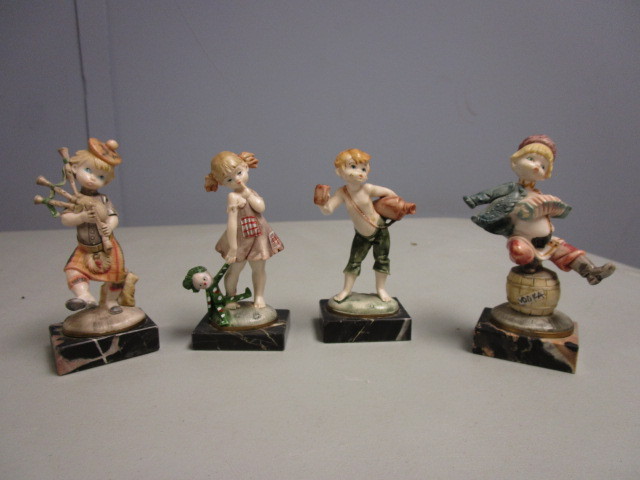 lot 773 image: SIMONELLI FIGURINES