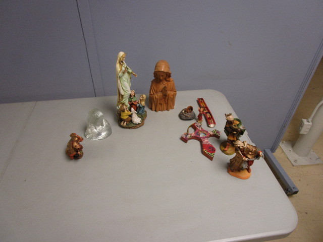 lot 777 image: RELIGIOUS FIGURINES