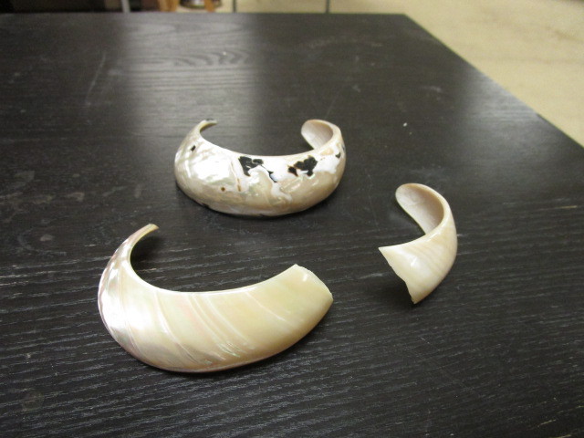 lot 790 image: STERLING, MOTHER OF PEARL AND PEARL JEWELRY