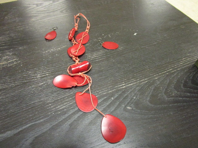 lot 796 image: CORAL, STONE AND NATURAL MATERIAL JEWELRY PLUS A BOX