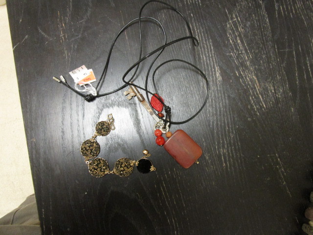 lot 802 image: BLACK AND GOLD BRACELET AND STONE NECKLACE ON CORD