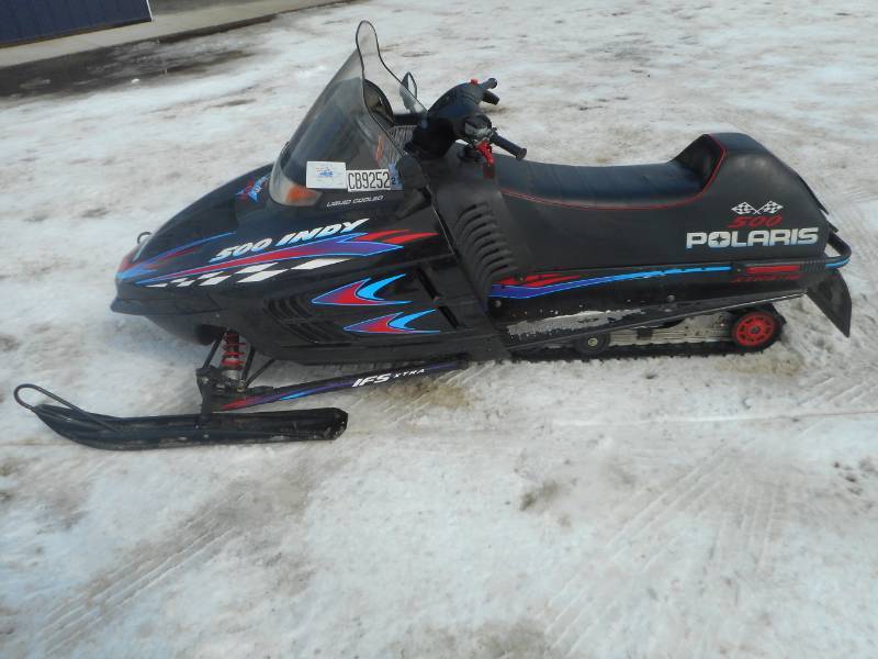 lot 3 image: 1998 Polaris Indy 500 Snowmobile