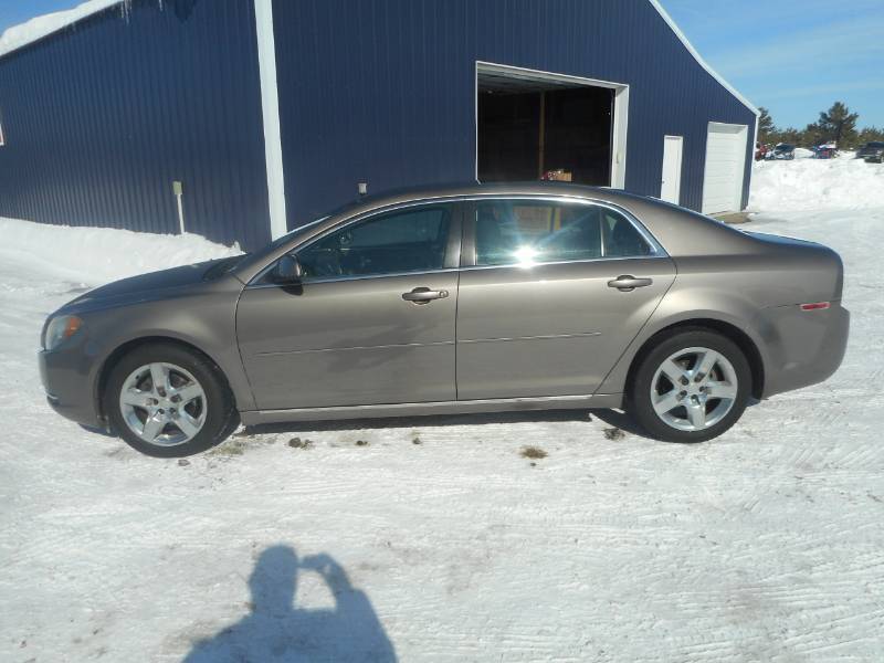 lot 4 image: 2010 Chevy Malibu LT