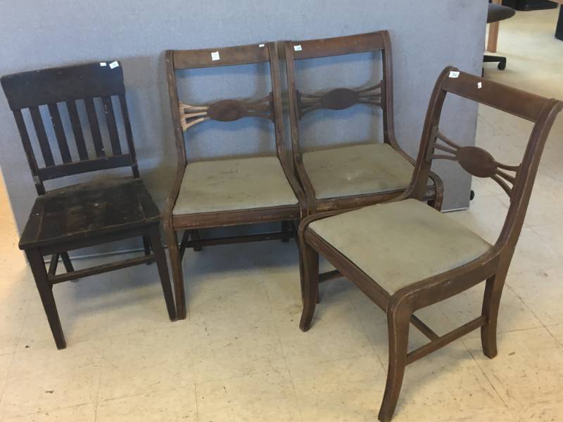 4 Wooden Chairs