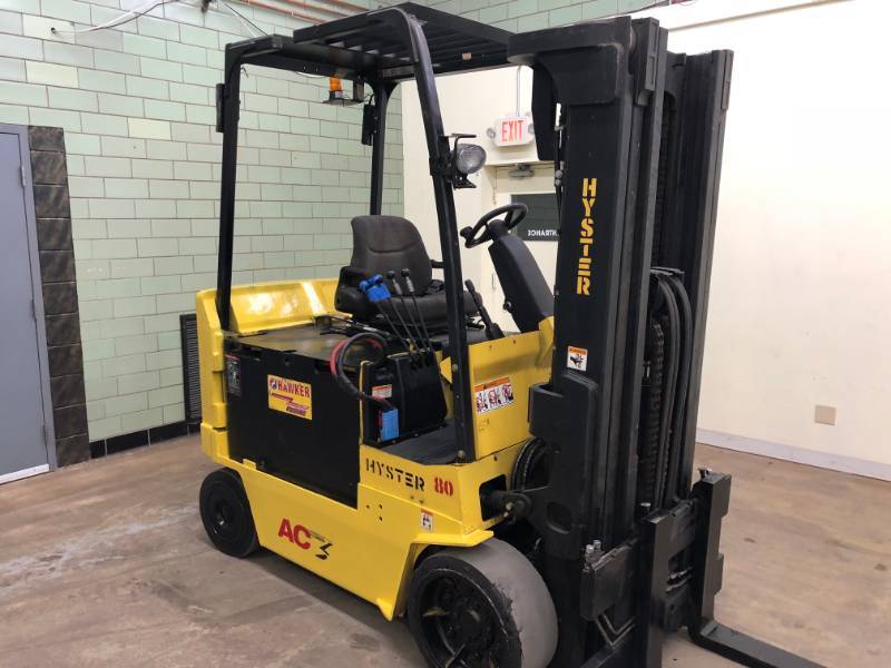 lot 17 image: 2008 Hyster E80 Forklift