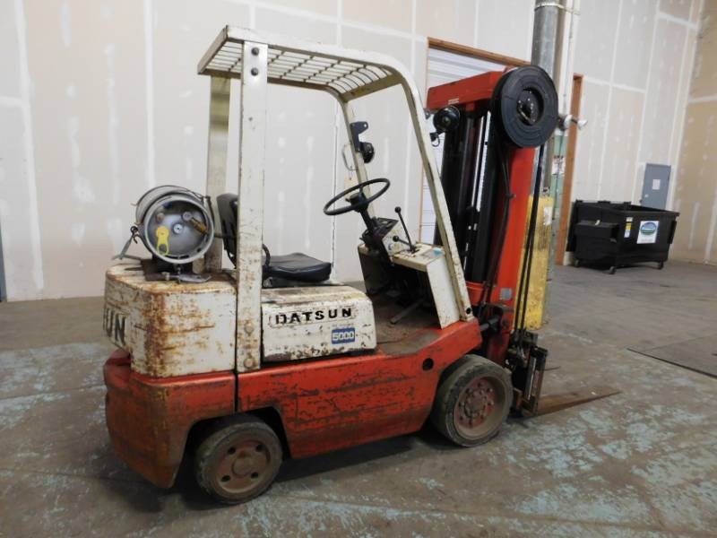lot 18 image: 5000lb Nissan Forklift