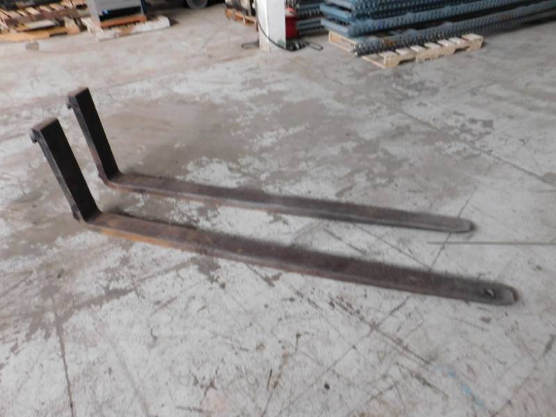 lot 19 image: Class II 72 Forklift Forks