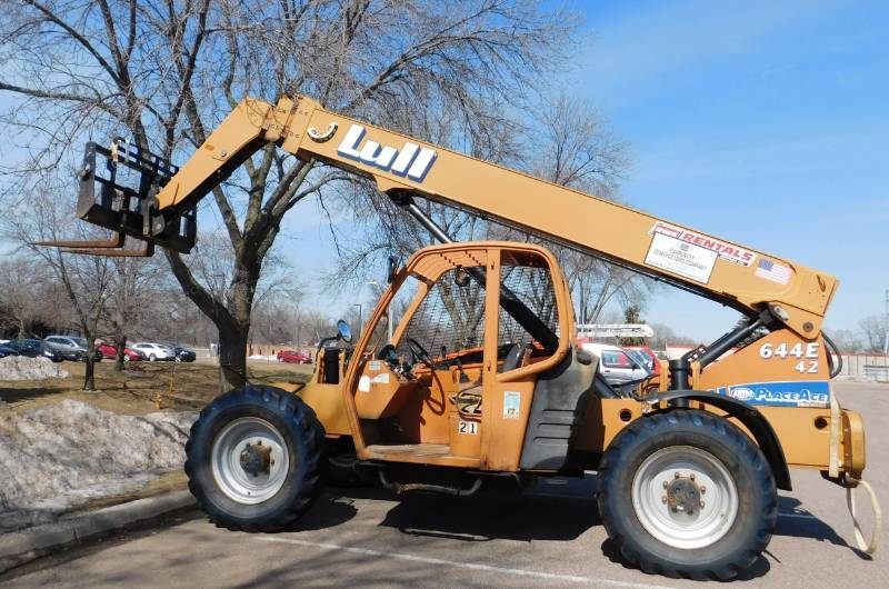 lot 2 image: 2004 Lull 644E-42