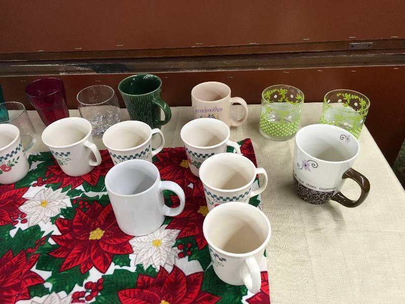 lot 67 image: Coffee cups & Glasses