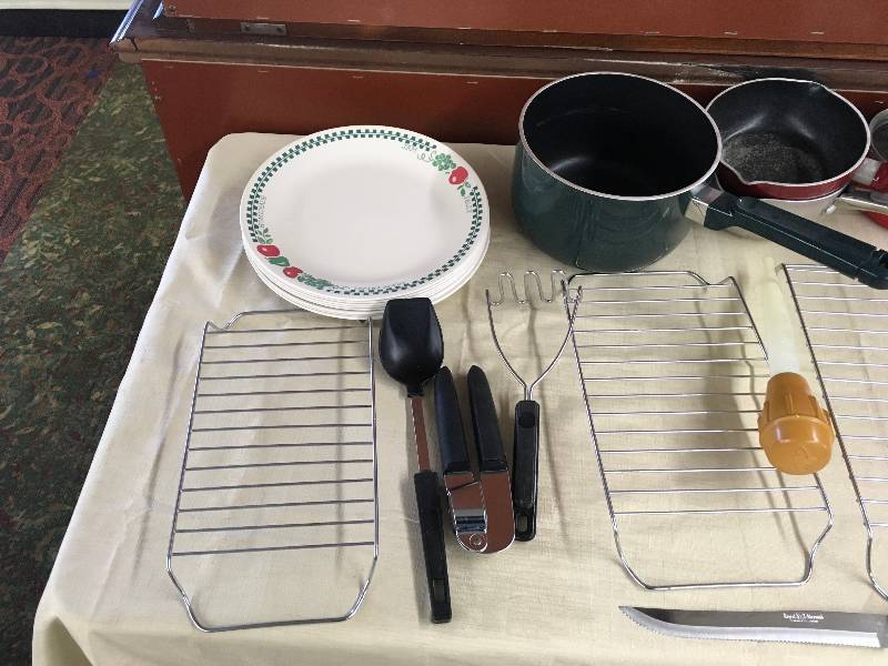 lot 68 image: Misc Cookware
