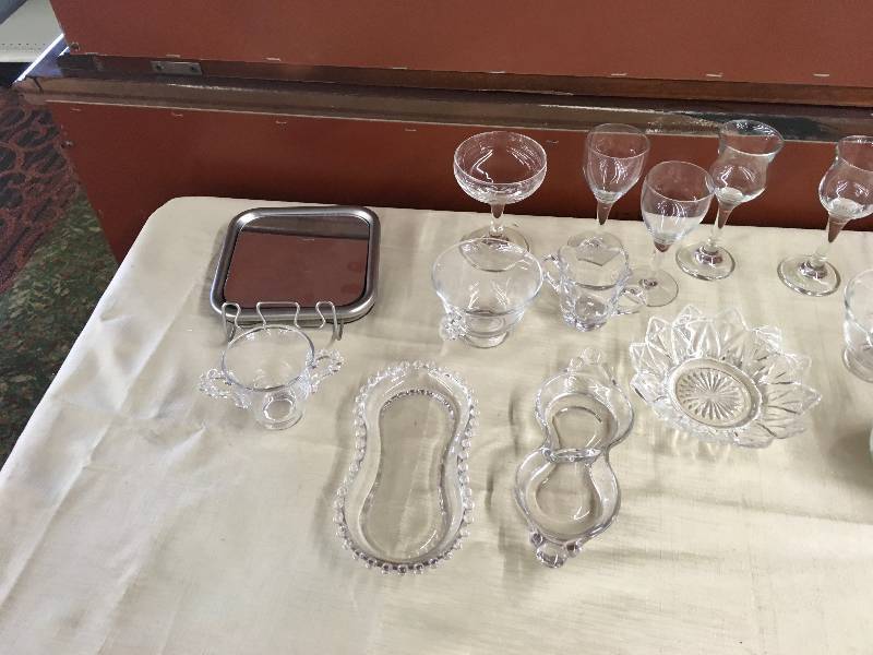 lot 76 image: Glassware & Tea Cup Set