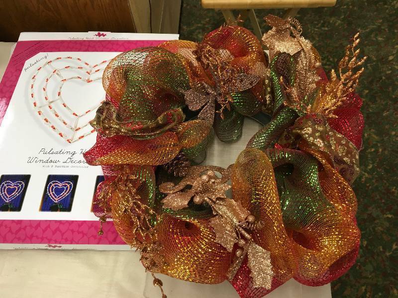 lot 93 image: Christmas Decor