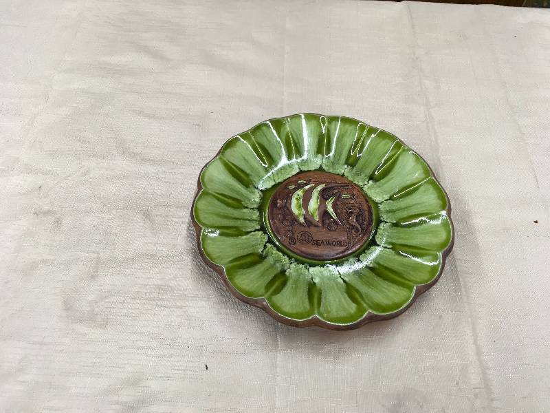lot 95 image: Green Sea World Plate