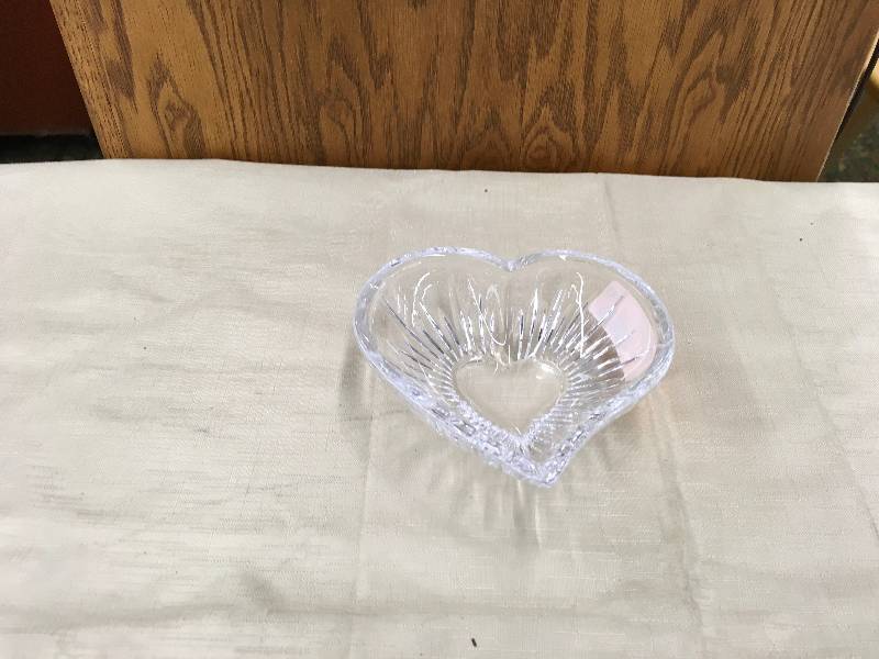 lot 99 image: Heart Shaped Glass