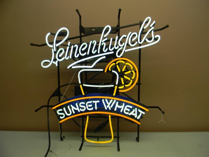 lot 11 image: LEINENKUGELS SUNSET WHEAT NEON LIGHT - NICE, WORKS - APPROX 26 BY 28 - SEE PICTURES