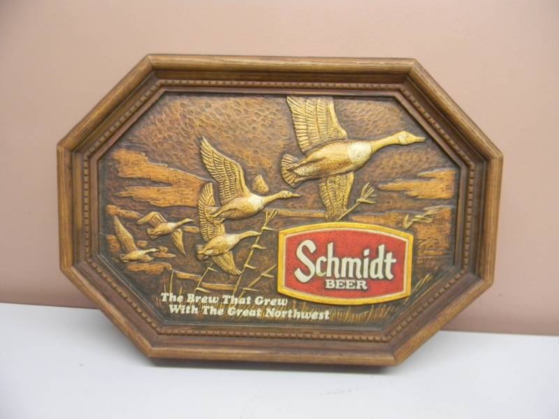 lot 16 image: SCHMIDT BEER GOOSE SIGN - VERY NICE - APPROX 22 BY 16 - SEE PICTURES