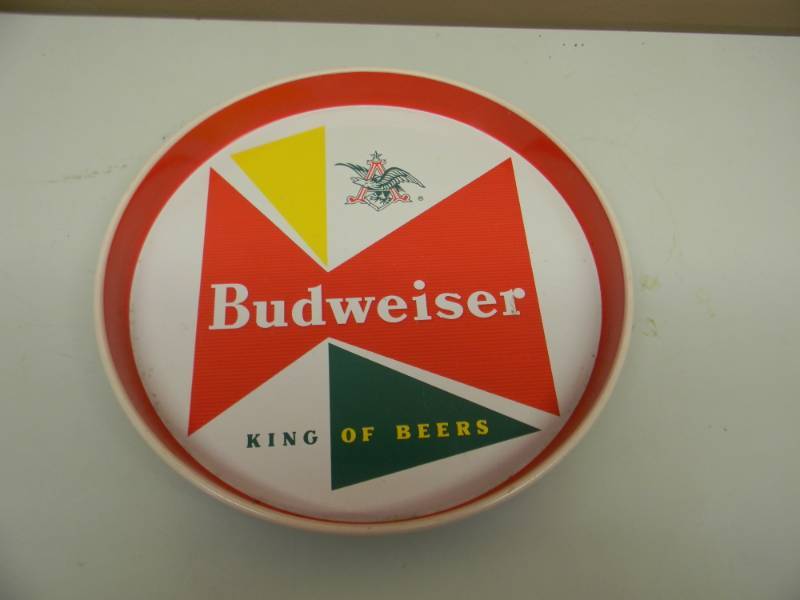 lot 19 image: 12 BUDWEISER BEER TRAY IN VERY GOOD CONDITION - SEE PICTURES