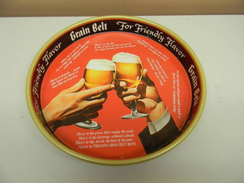 lot 35 image: 13 GRAIN BELT BEER TRAY WITH GLASSES - SEE PICTURES