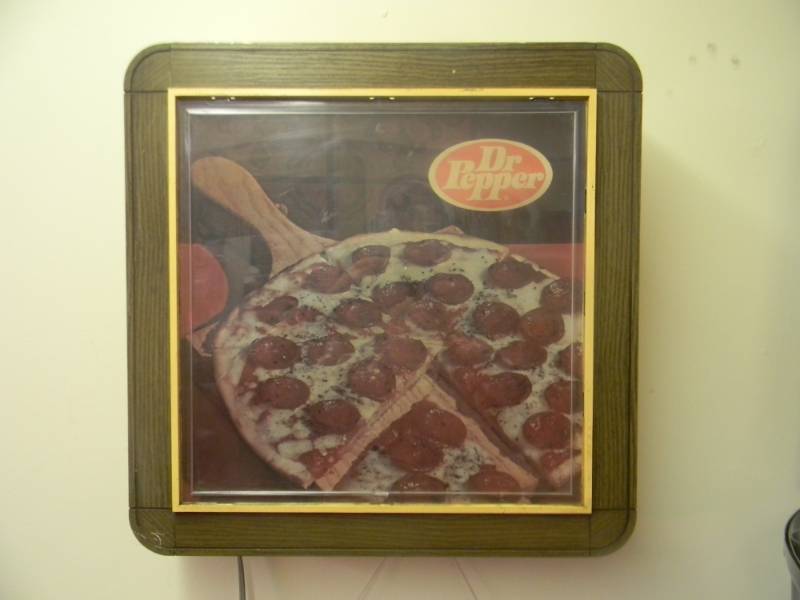 lot 43 image: AWESOME VINTAGE RARE DR. PEPPER  PIZZA LIGHT ADVERTISING SIGN - WORKS - APPROX 22 BY 22 - SEE PICTURES