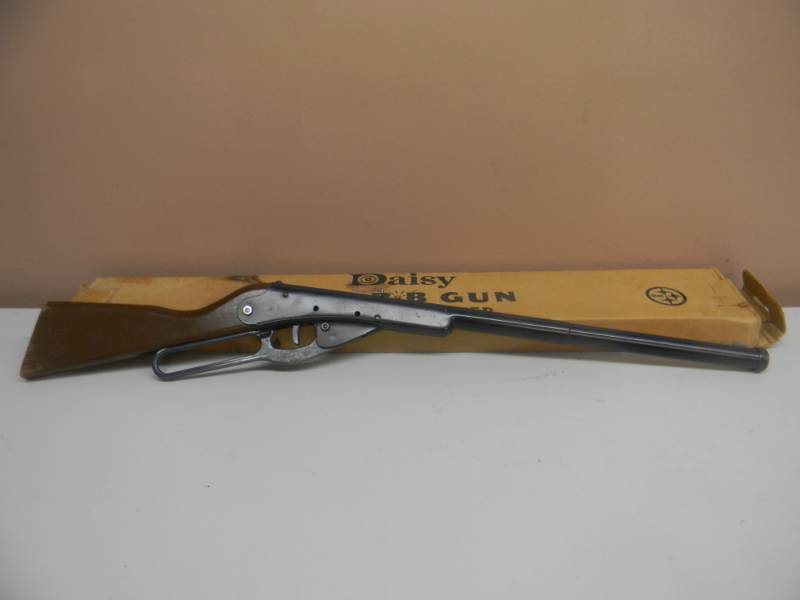lot 46 image: VERY COOL PIECE - VINTAGE DAISY BB GUN WITH ORIGINAL BOX - SEE PICTURES
