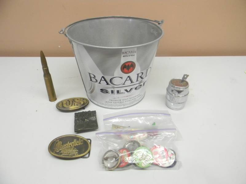 lot 48 image: BACARDI BUCKET WITH SOME CHAUFFEUR BUTTONS, BELT BUCKLES ETC. - SEE PICTURES