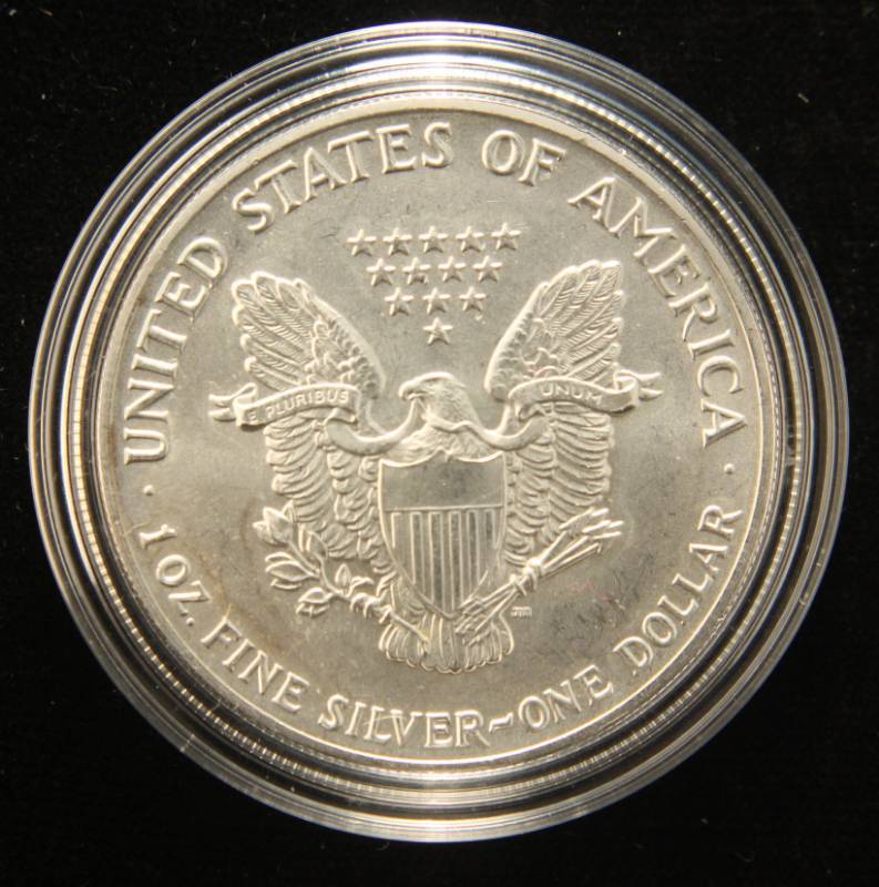 lot 27 image: 1992 AMERICAN SILVER EAGLE 1 TROY OZ. .999 FINE SILVER IN AIRTITE