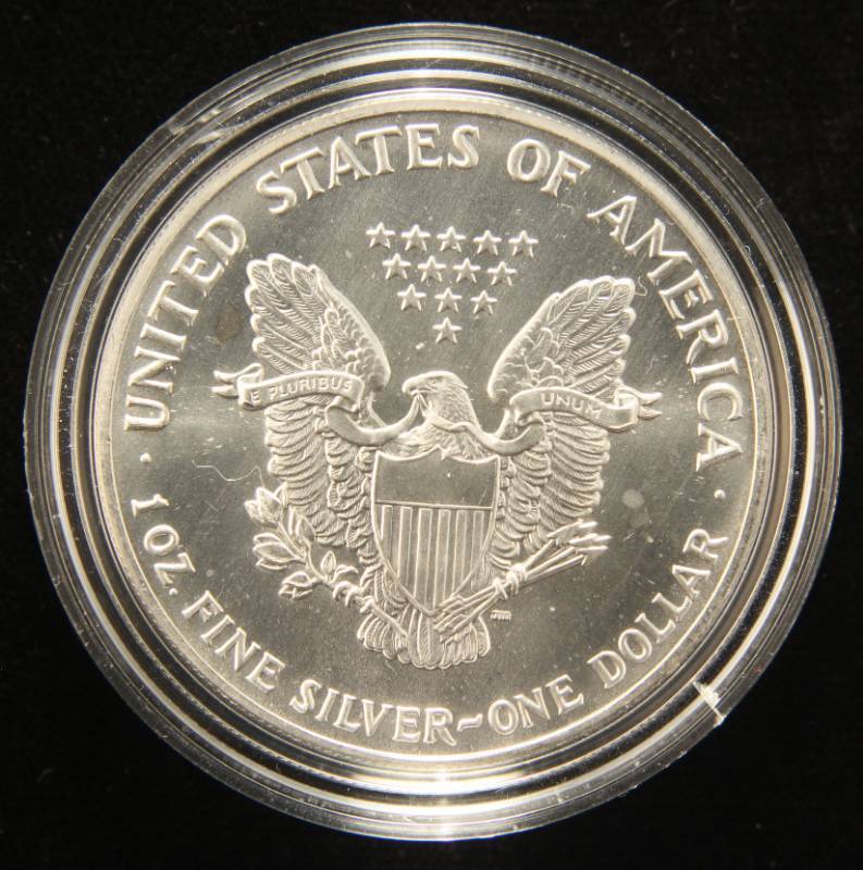 lot 38 image: 1990 AMERICAN SILVER EAGLE 1 TROY OZ. .999 FINE SILVER IN AIRTITE