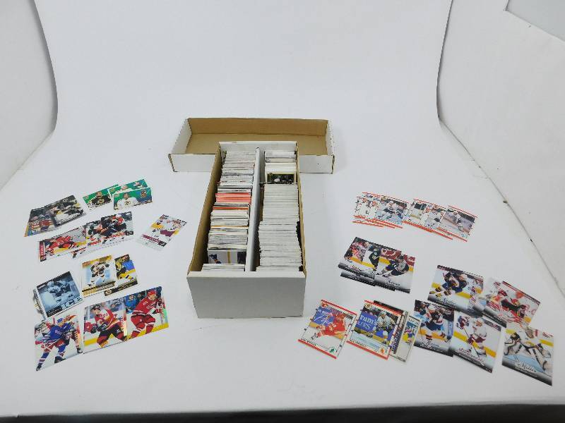 lot 4 image: Lot of Hockey Cards