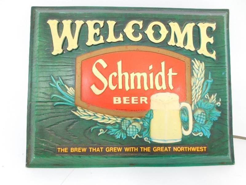 lot 12 image: Vintage RARE Plastic Lighted Schmidt Beer