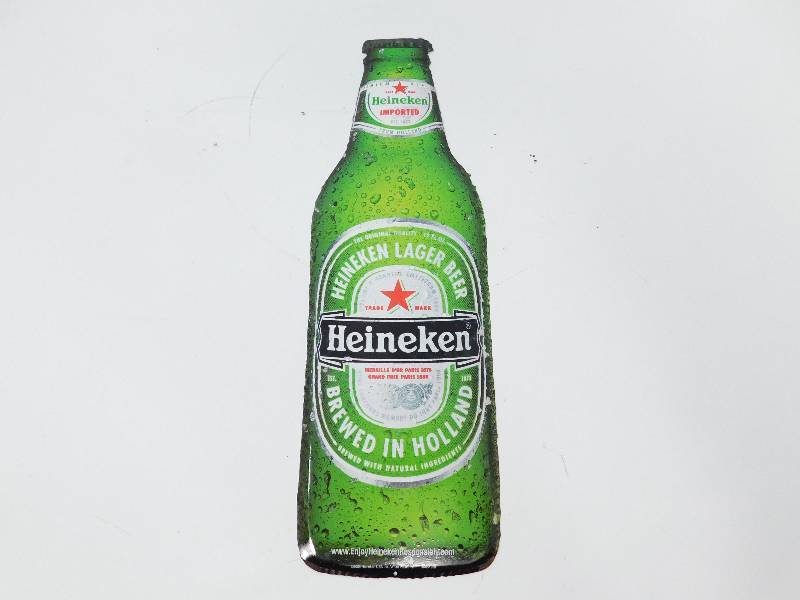 lot 21 image: Heineken Metal Sign