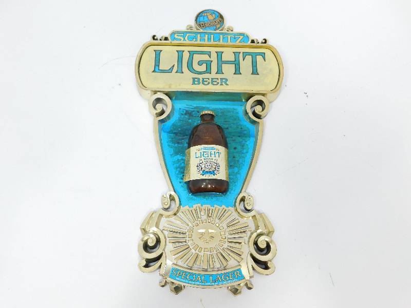 lot 23 image: Schlitz Light Sign