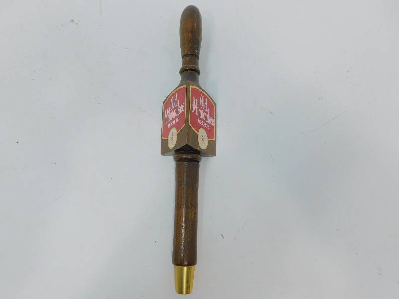 lot 44 image: Old Milwaukee Beer Tapper