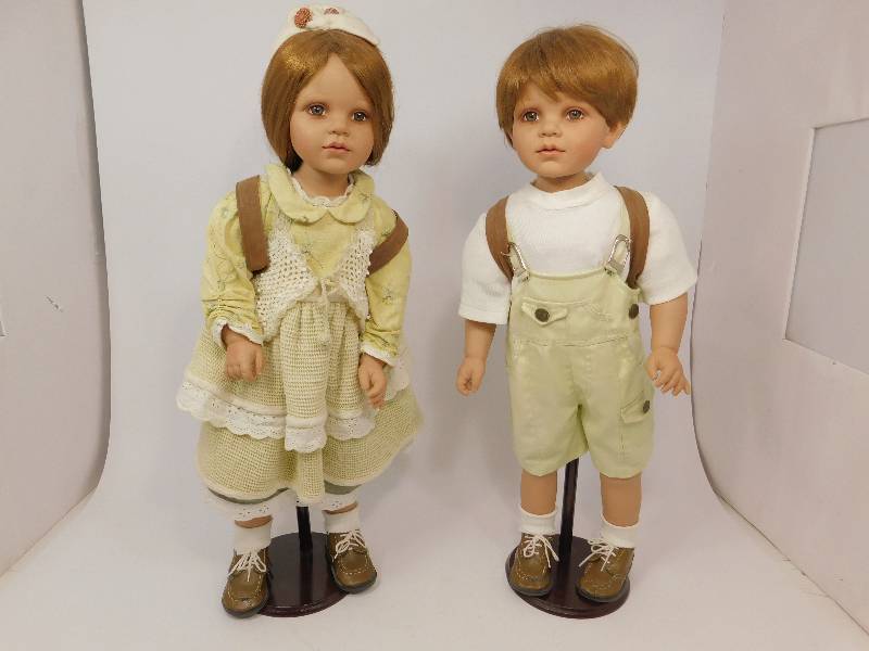lot 62 image: Vintage Twin Dolls