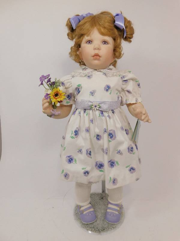 lot 63 image: Masterpiece Gallery Porceain Doll