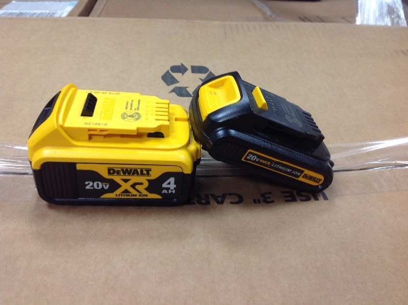 Set of 1 DEWALT 20-Volt MAX XR Lithium-Ion Premium Battery 4.0Ah and 1 DEWALT 20-Volt MAX Lithium-Ion Compact Battery 2.0Ah in working conditions