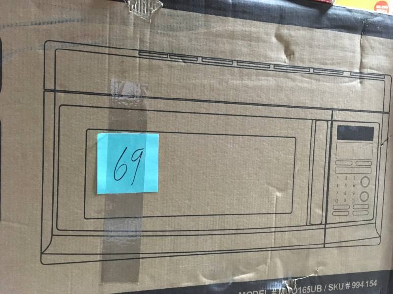 Magic Chef 1.6 cu. ft. Over the Range Microwave in Black  in like new condition