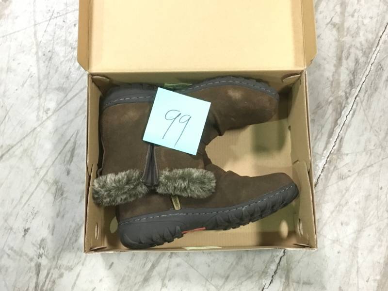 Khombu Womens Lindsey Memory Foam Boots Brown Size 8 not used