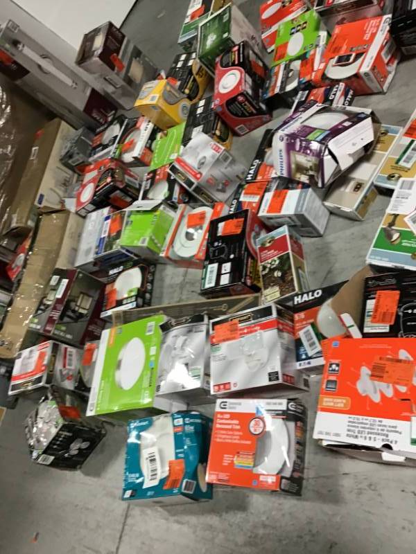 lot 3 image: HUGE MIX LOT OF LIGHTS & LAMPS MISC NOT TESTED NOT CHECK IT AS IS