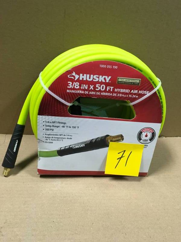 lot 71 image: Husky 38 in. x 50 ft. Hybrid Air Hose in like new condition