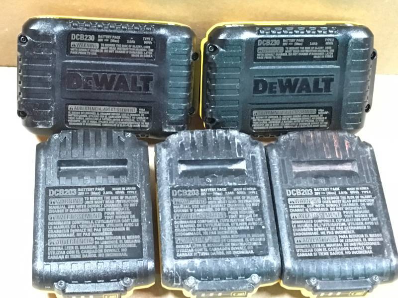 lot 102 image: LOT OF 5 DEWALT 20-Volt MAX Lithium-Ion Battery Pack 3.0Ah( QTY 2 ) & DEWALT 20-Volt MAX Lithium-Ion Compact Battery Pack 2.0Ah ( QTY 3) USED