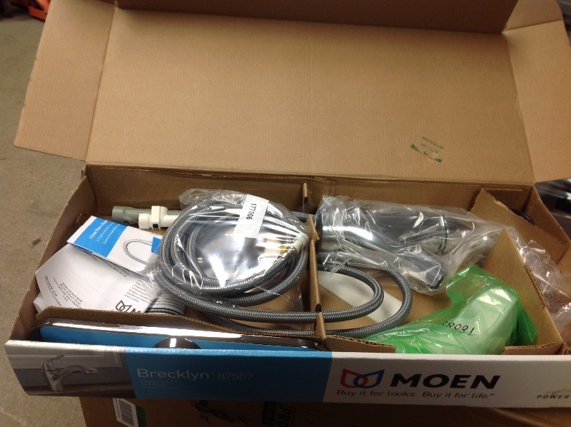 MOEN Brecklyn Single-Handle Pull-Out Sprayer Kitchen Faucet with Power Clean in Chrome in good conditions