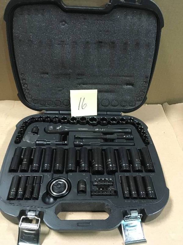 Husky 38 in. Drive 100-Position Universal SAE and Metric Mechanics Tool Set (60-Piece) in working condition