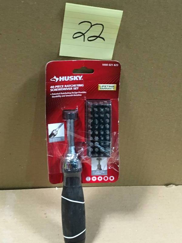 Husky Ratcheting Screwdriver Set (40-Piece) in working condition