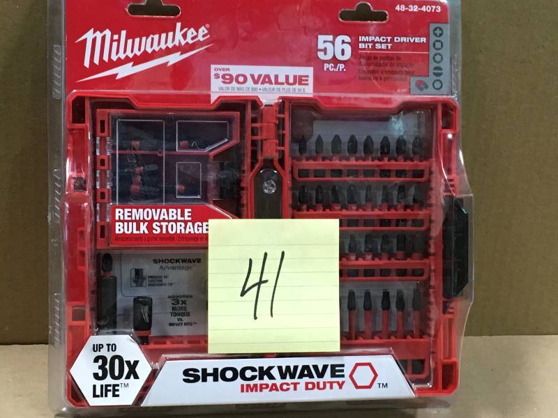 Milwaukee SHOCKWAVE IMPACT DUTY Driver Bit Set (56-Piece)in working condition