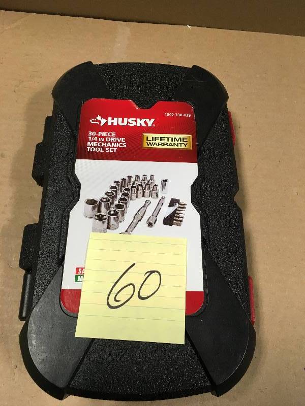 Husky 14 in. Drive Ratchet SAEMetric Socket Set (30-Piece) in working condition