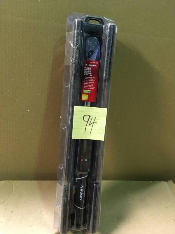 Husky 5-80 ft. lbs. 38 in. Drive Digital Display Click Torque Wrench in working condition