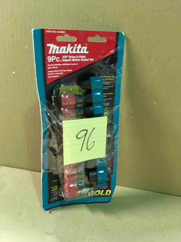 Makita Impact GOLD 38 in. 6-Point Metric Impact Socket Set with 15° Tilt Socket Adapter (9-Piece) in working condition