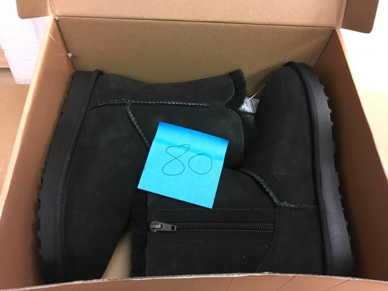 lot 80 image: Kirkland Signature Womens Shearling zipper Boot, Black, Sz 6 not used