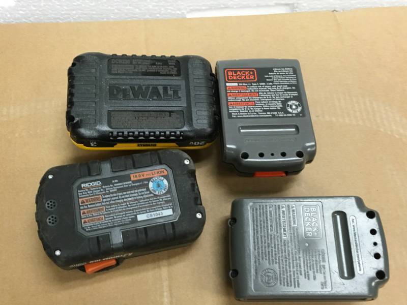 lot 82 image: LOT OF ASST BATTERY PACK DEWALT, BLACK & DECKER, AND RIGID QTY 4 ITEMS