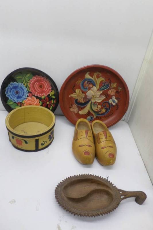 Wooden Decorations-2 Cirlce Platters, One Pair of Wooden Shoes